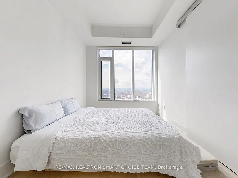 11 Yorkville Ave #5002 — Photo 25
