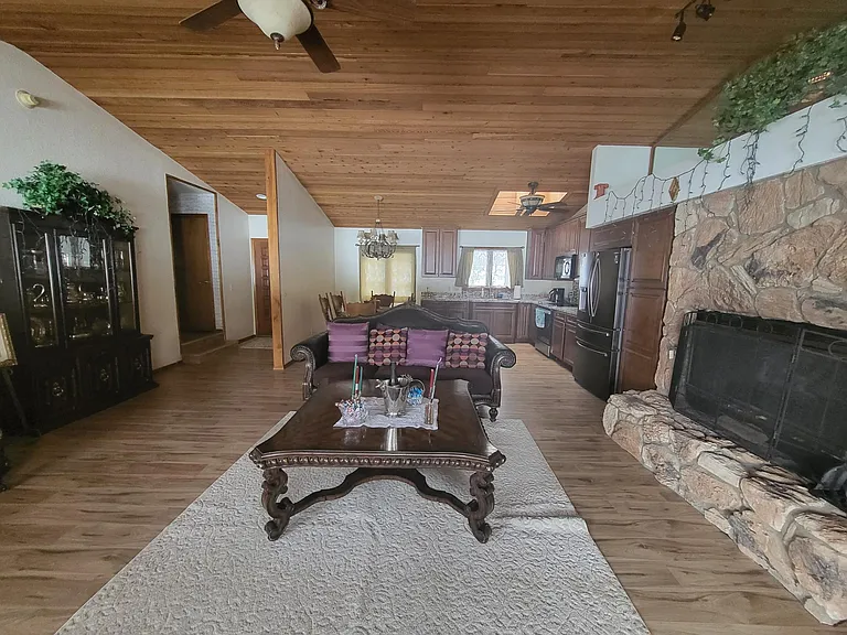 1261 N Edgewood St — Photo 14