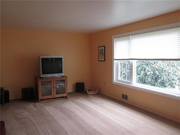 3rd image of 5491 Glen Hill Dr