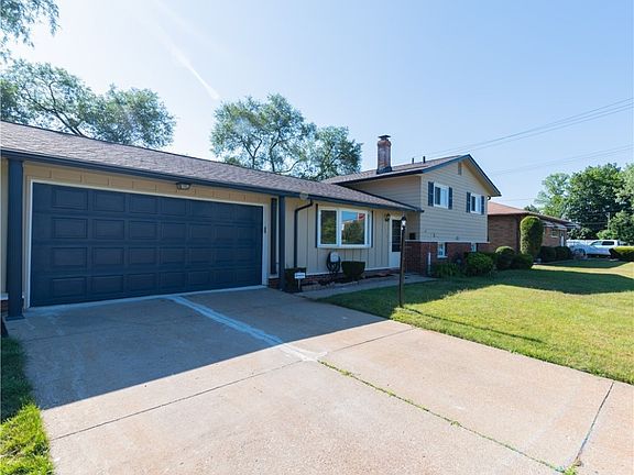 2nd image of 5528 Meadow Ln
