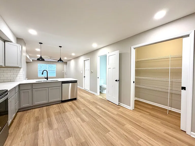 511 Glenstone Springs Dr — Photo 16