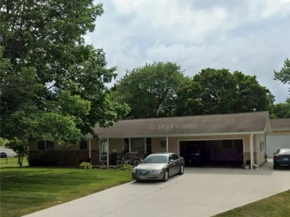 310 Bohlen St, Moweaqua, IL 62550