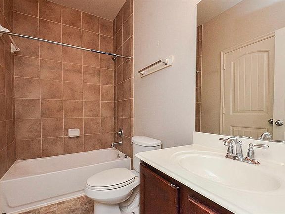 5th image of 19518 Yucca Valley Ln Room 1