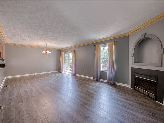4th image of 417 Redwood Ct
