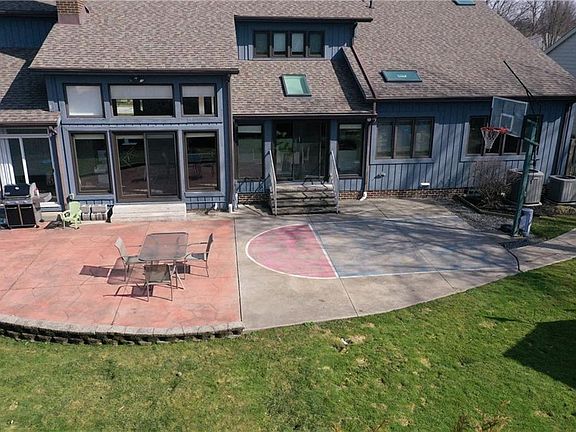 5th image of 2440 Blossom Ln