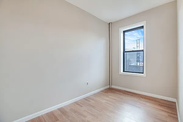 Sold by Bedford Realty USA Corp | media 5
