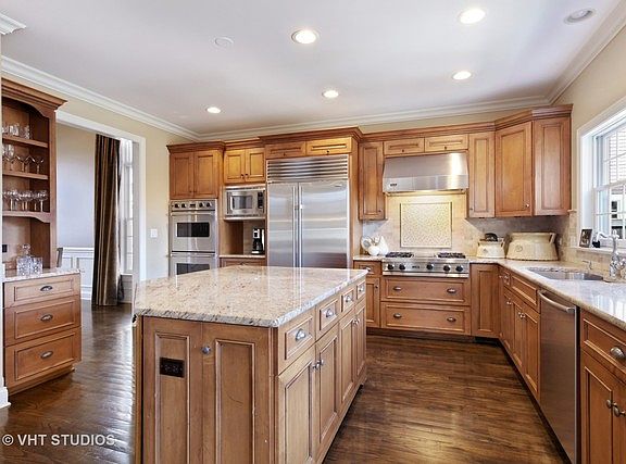 3rd image of 1401 Oakwood Ave