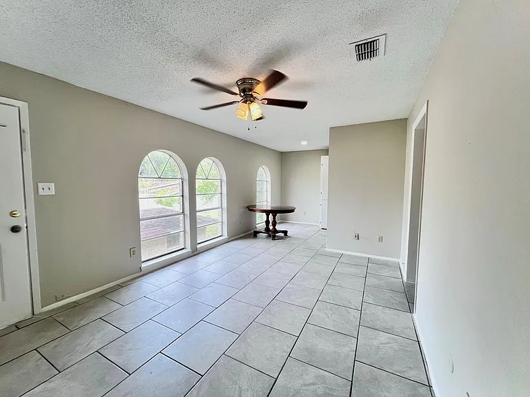 3021 Sycamore Ave #8 — Photo 3