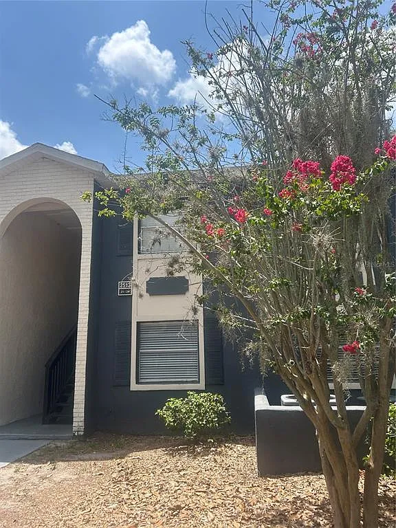 2 bed, 1.0 bath, 850 sqft, $1,395 — Photo 1