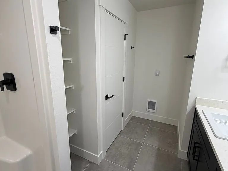 300 Seven Oaks Ln — Photo 29