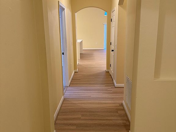 4th image of 828 Kildrummy Dr
