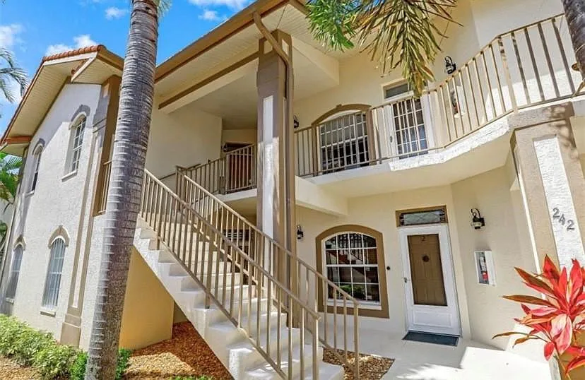 2 bed, 1116 sqft, $2,100 — Photo 2