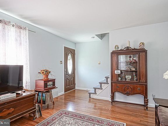 3rd image of 125 Cornell Ave