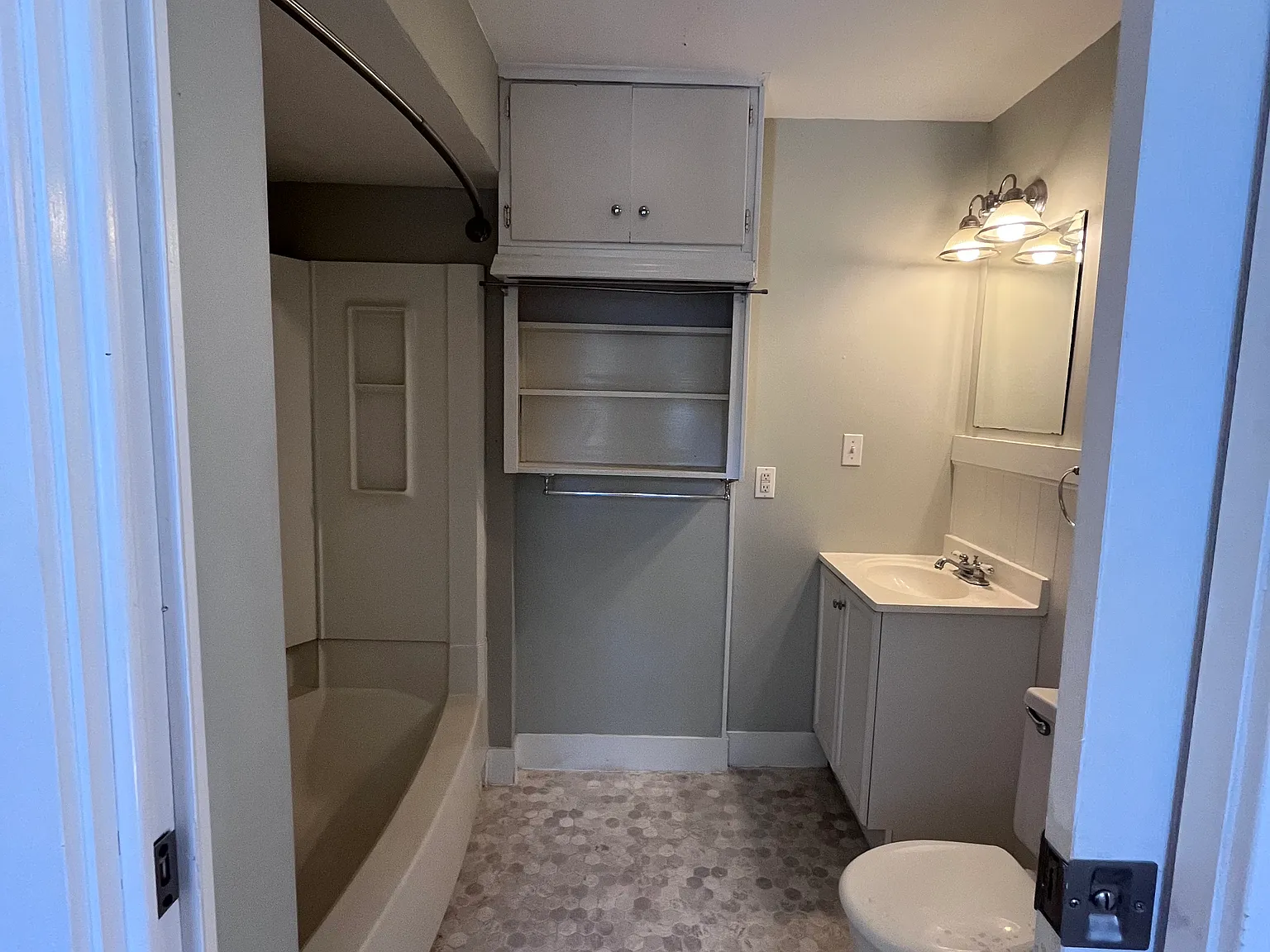 2 bed, 1000 sqft, $1,390 — Photo 4