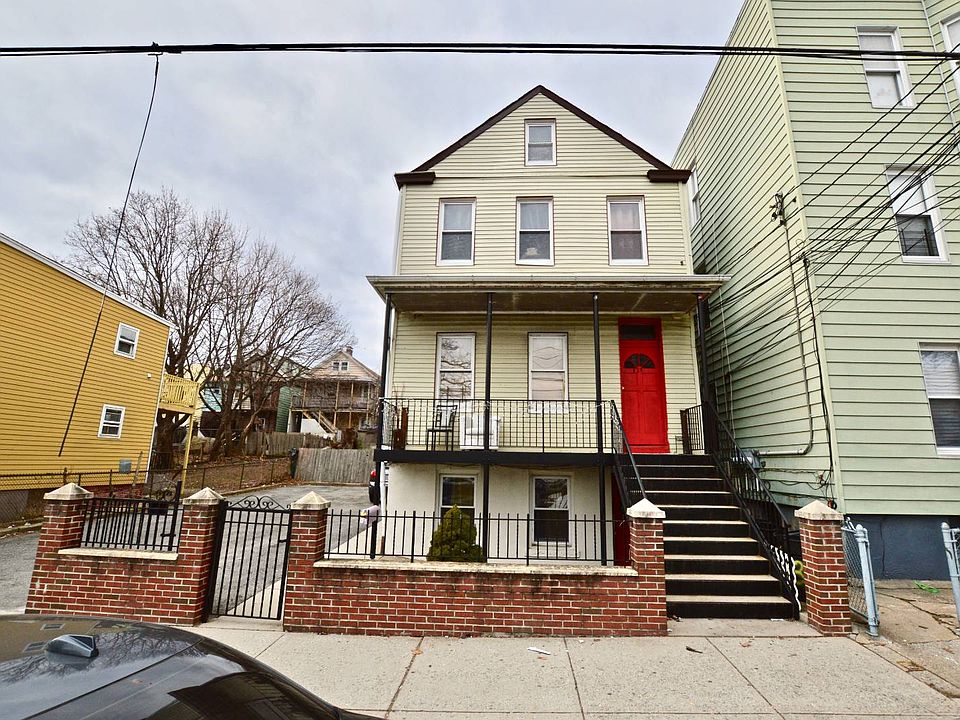 1st image of 137 Voss Ave