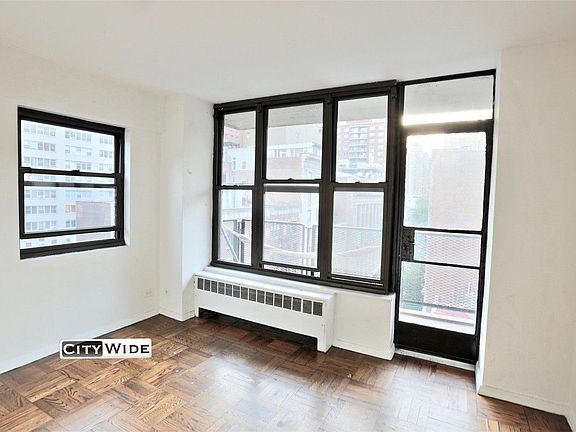 4th image of 165 E 35th St APT 11A