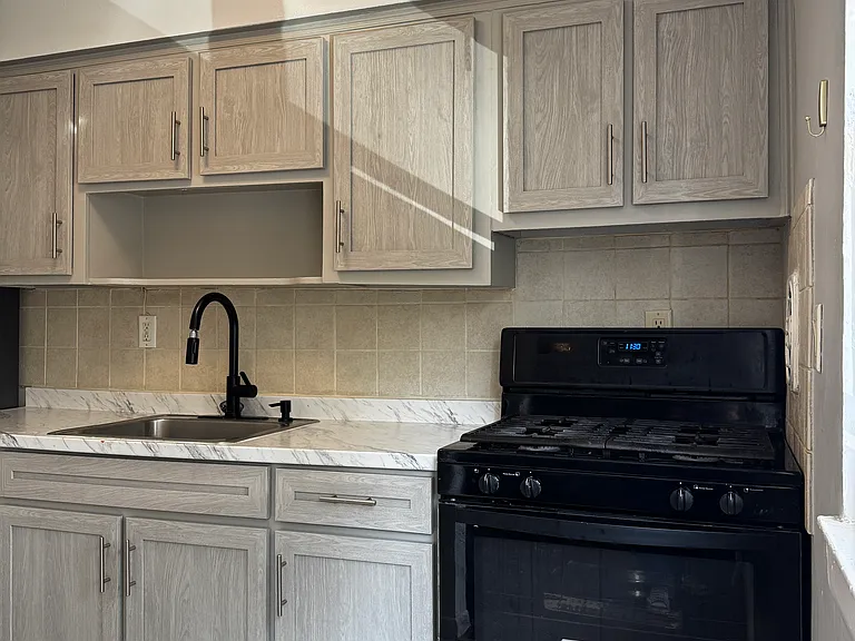 2428 Saint George Ave #B6 — Photo 5