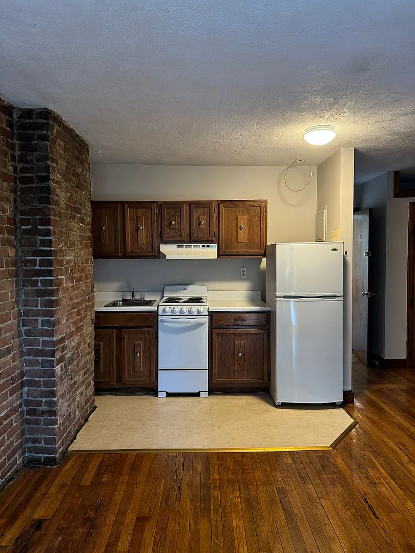 10 Wellington Street — Photo 4