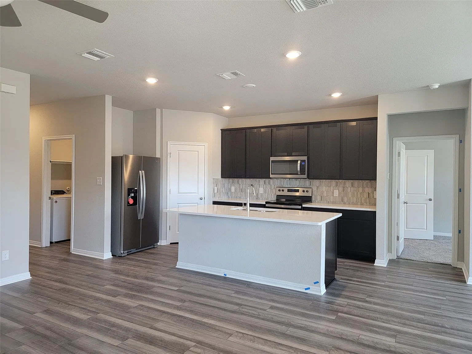 4 bed, 2.0 bath, 1732 sqft, $2,150 — Photo 3
