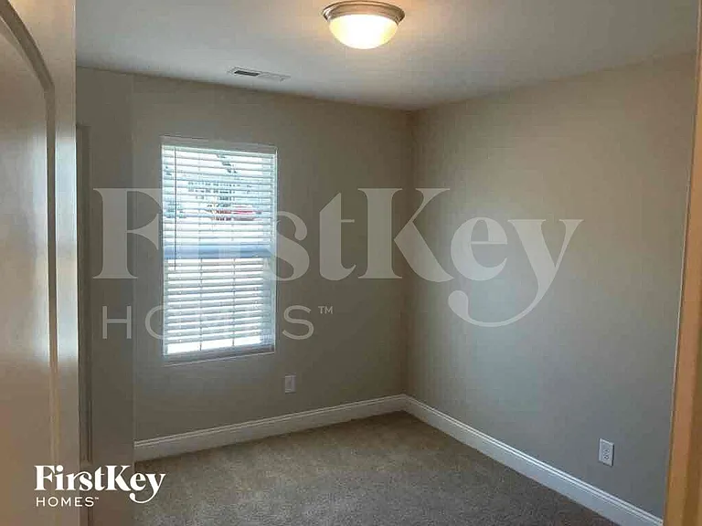 2047 Samantha Dr — Photo 16
