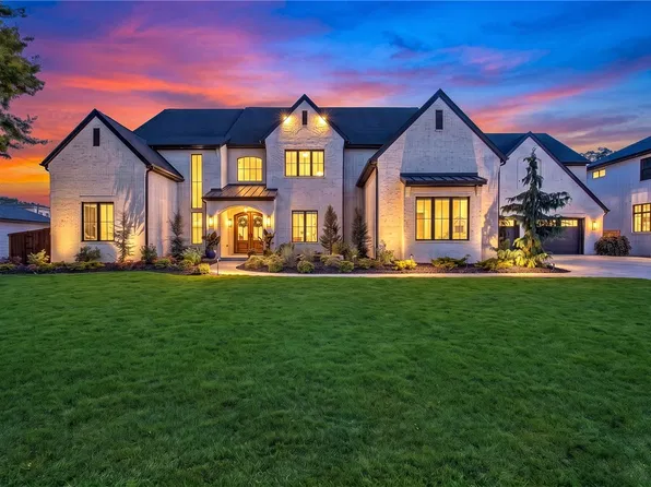 616 NE 2nd St, Bentonville, AR 72712