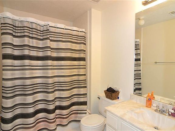 5th image of 15822 Pilgrim Hall Dr