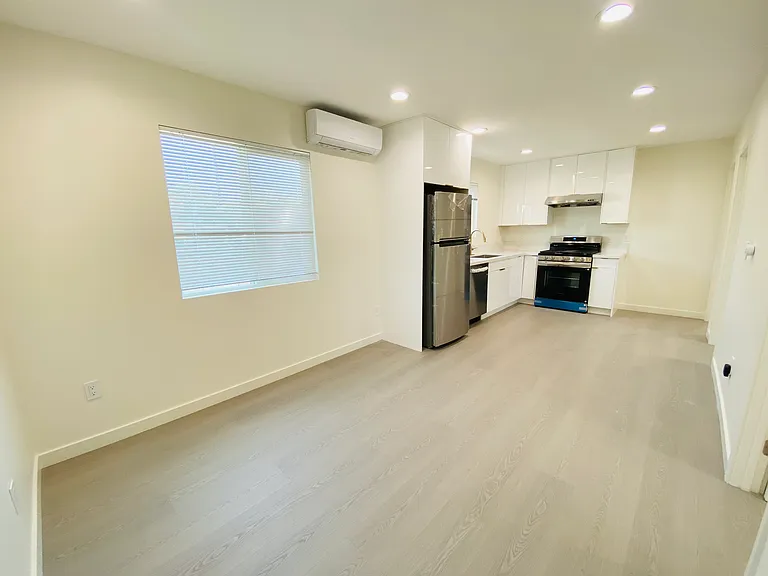 331 1/2 N Bushnell Ave — Photo 3