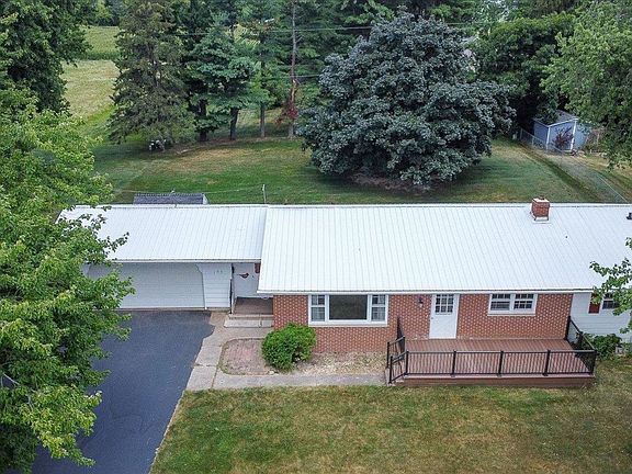 2nd image of 105 Holman Rd
