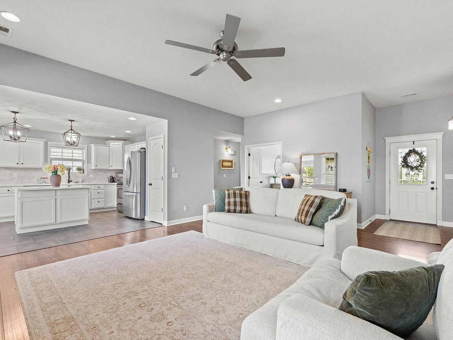 3 bed, 2.0 bath, 1636 sqft, $2,195 — Photo 3