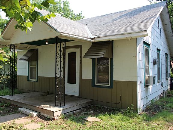 2nd image of 828 N Denver St