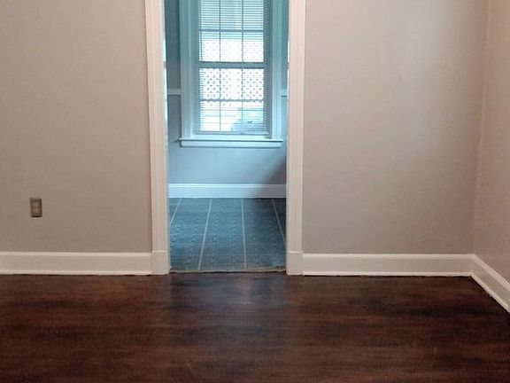 3rd image of 941 Parkhaven Ln