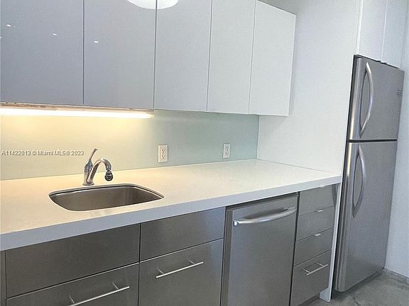 4th image of 100 Bayview Dr #11A