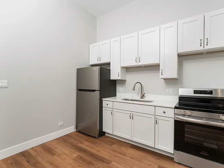 1219 W Devon Ave #204 — Photo 2