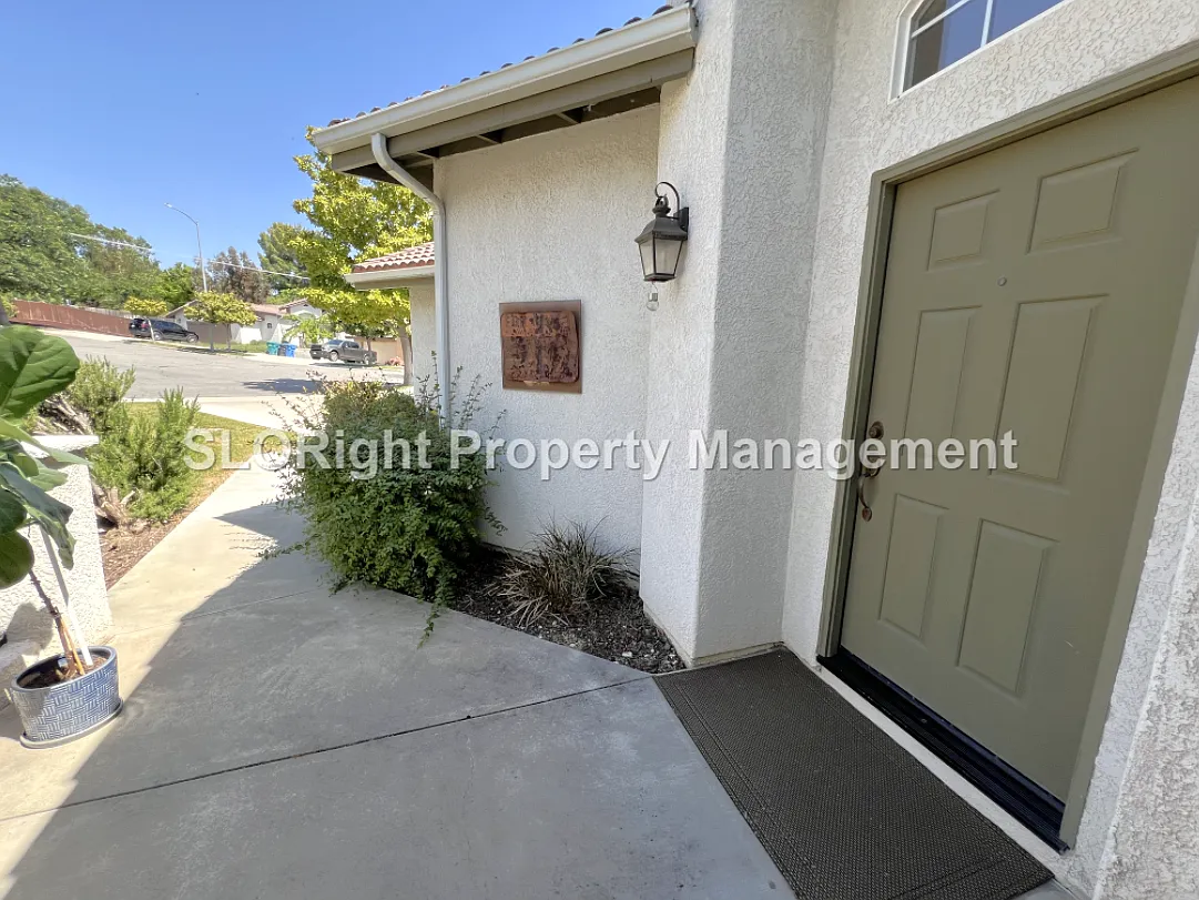 3 bed, 2.5 bath, 1889 sqft, $3,500 — Photo 2