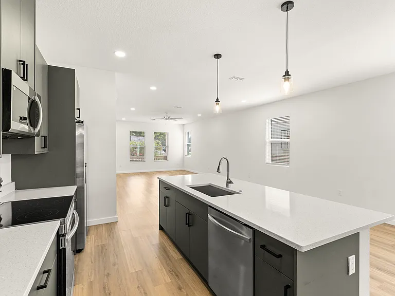210 E Columbus Dr #1 — Photo 14