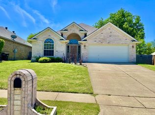 5212 Estrella Ln, Benbrook, TX 76126