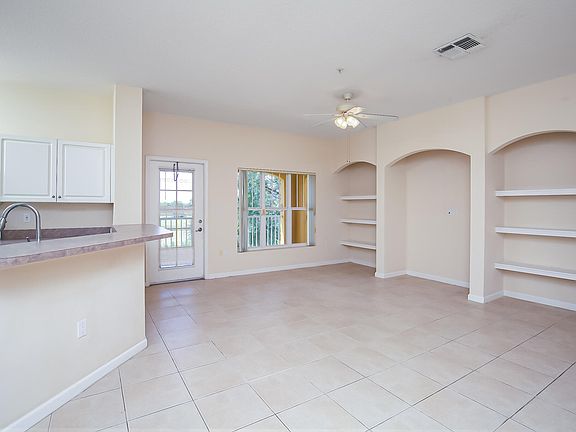 5th image of 5015 Fairways Circle #305
