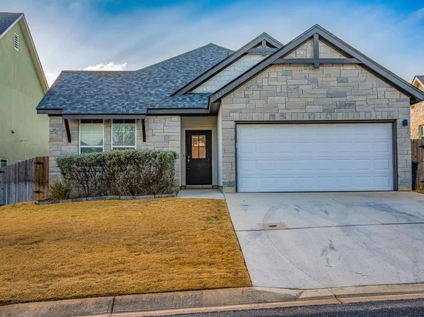 303 Winston Dr, Fredericksburg, TX 78624