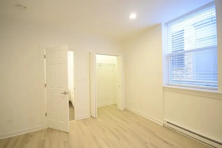 944 W Montrose — Photo 11