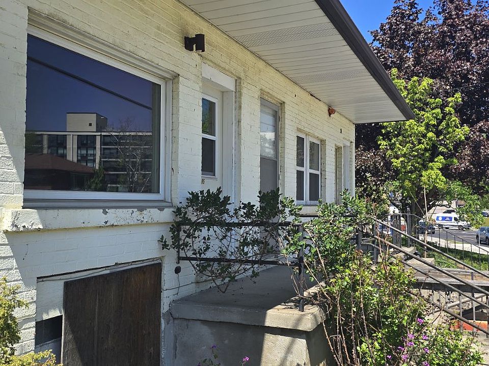 1st image of 185 Highland Rd E #0