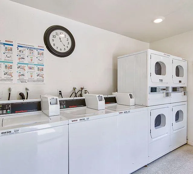 La Sierra Apartments — Photo 10