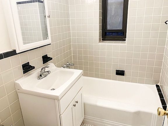 5th image of 9324 Queens Blvd APT 3N