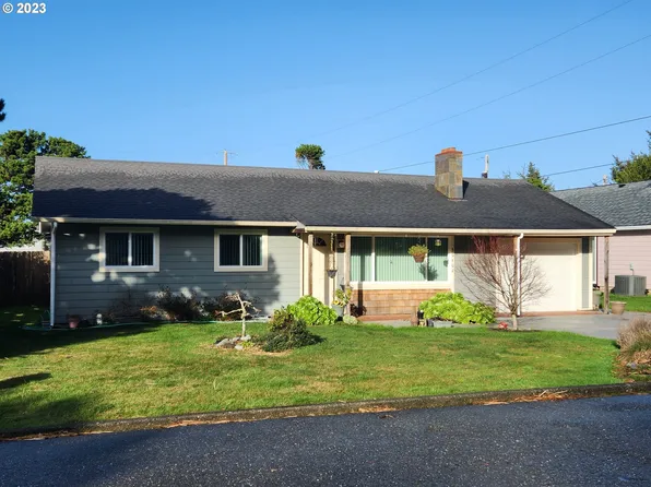 30404 Hillside Trl, Gold Beach, OR 97444