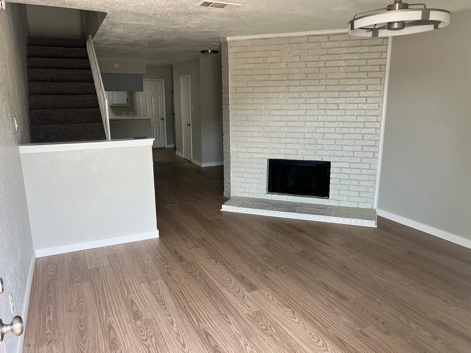2 bed, 1.5 bath, 1110 sqft, $1,660 — Photo 2