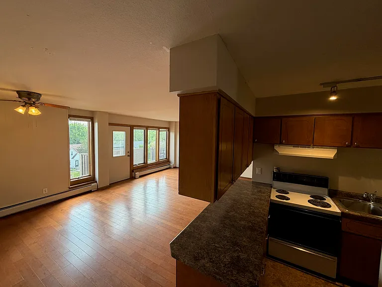 633 Robert St S #401 — Photo 7