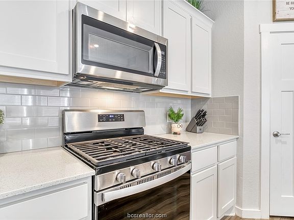5th image of 705 Granger Ln