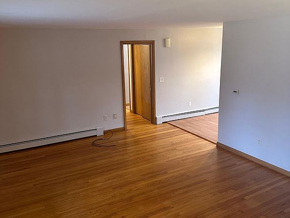 5th image of 34 Burr Dr