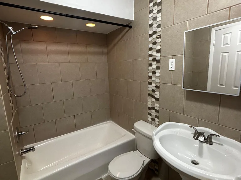 76 N 9th St #4 — Photo 5