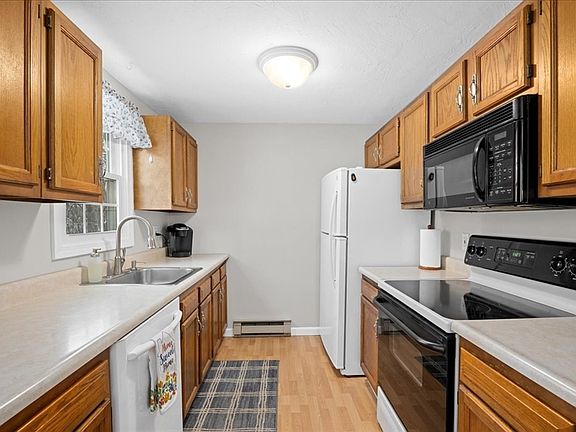 3rd image of 46 Lexington Rd Unit 46