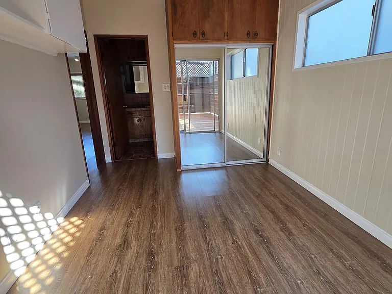 70 64th Pl — Photo 8